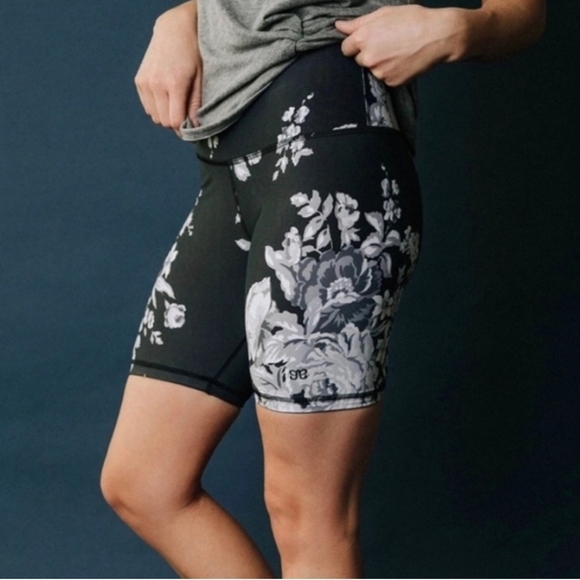 Albion Athletic 6" Biker Short In Antigua Slate Floral Print Size Small - Picture 1 of 10
